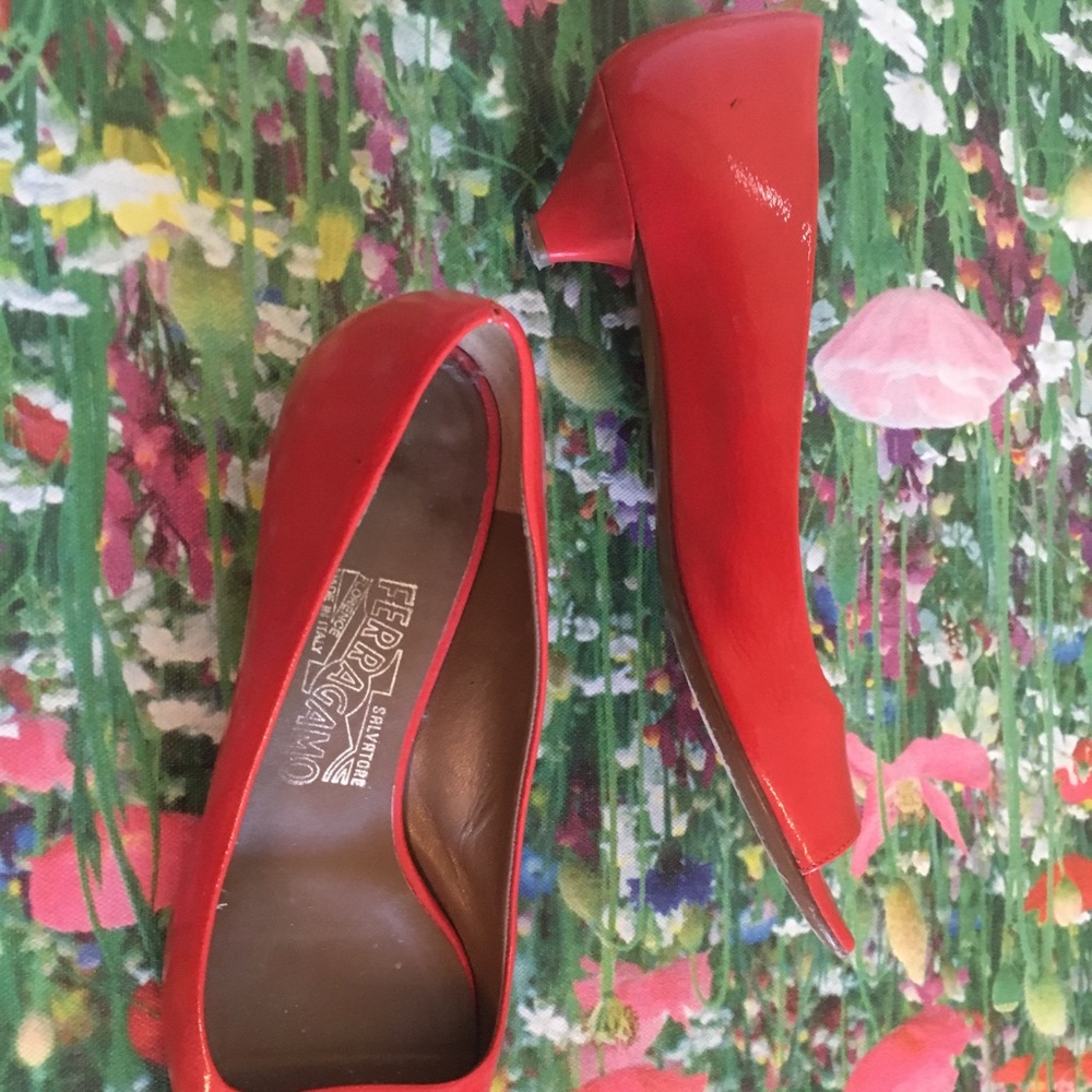 Salvatore Ferragamo Coral patent leather 7AA (N)